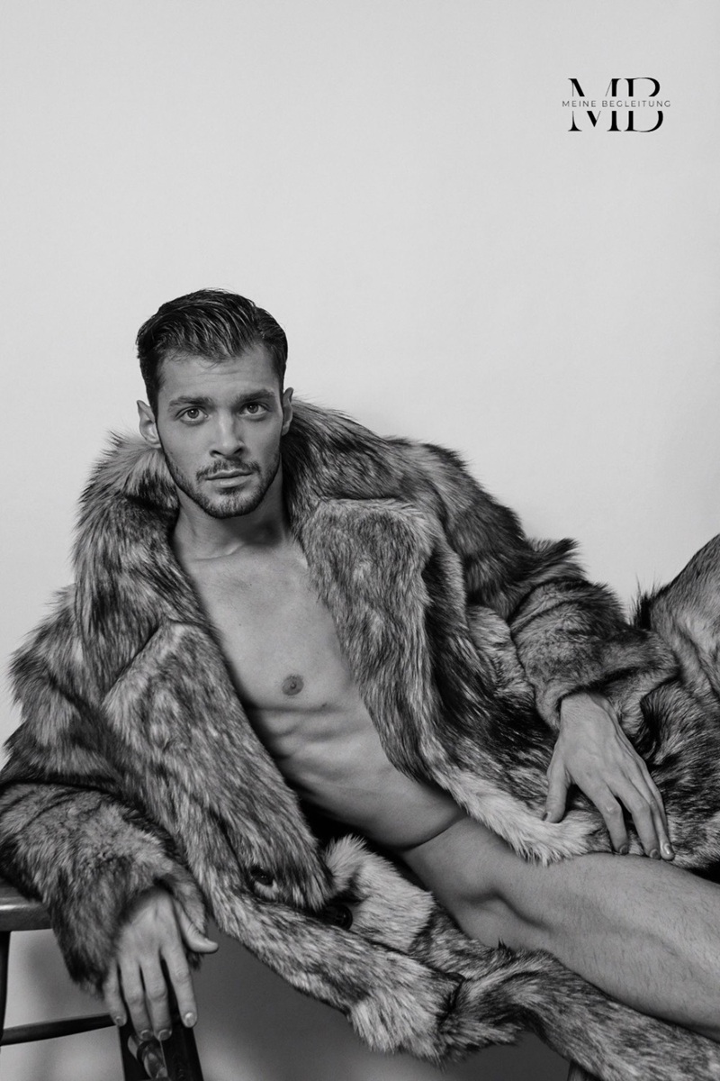 Callboy Noah in sinnlicher Atmosphäre