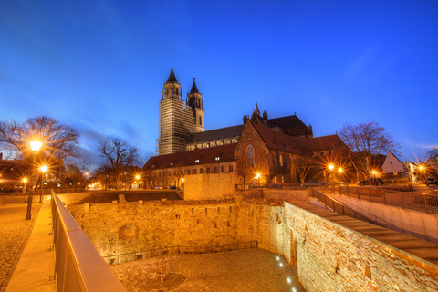 Die Kathedrale von Magdenburg in der Abenddämmerung