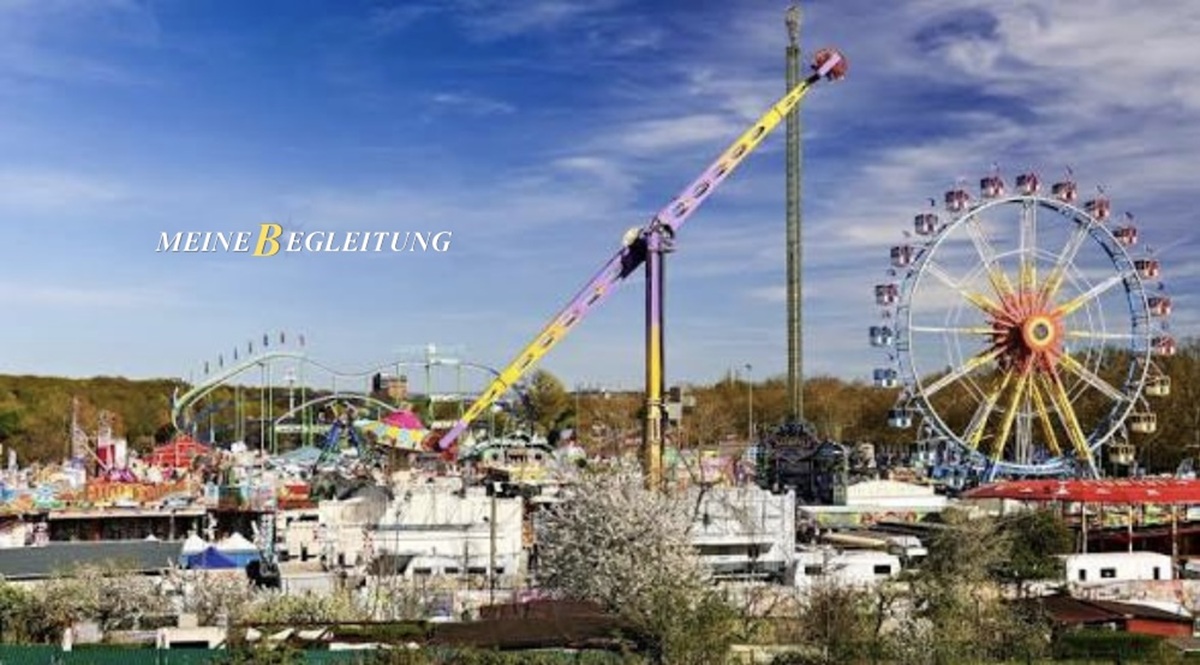 Frankfurter Dippemess – traditionelles Volksfest in Frankfurt Frankfurter Dippemess am Abend mit Fahrgeschäften, Lichtern und festlicher Atmosphäre