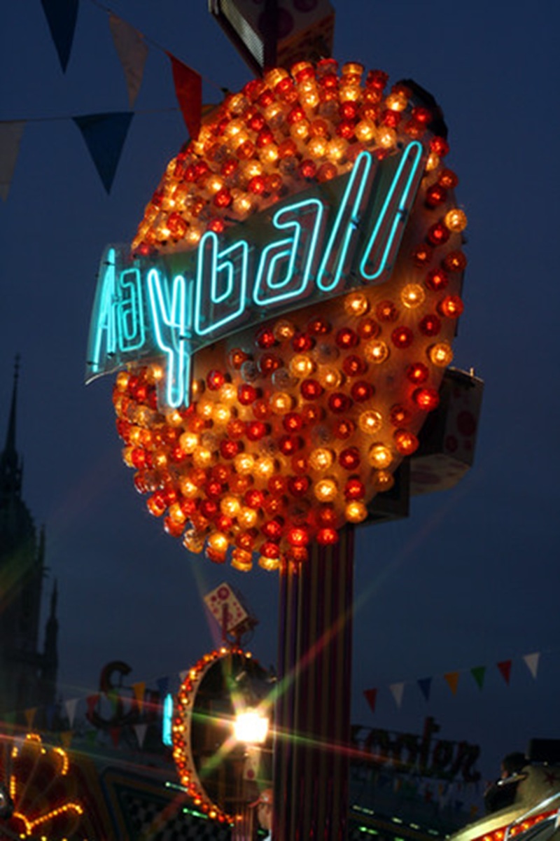 Frühlingsfest München mit stilvoller Escort Begleitung